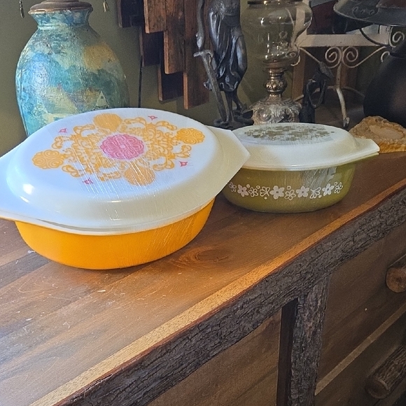 Vintaqe Pyrex Orange and Green Casserole Dish Set